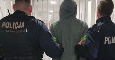 Atakował nożem przypadkowe osoby. Wiadomo, co grozi 21-latkowi z Torunia