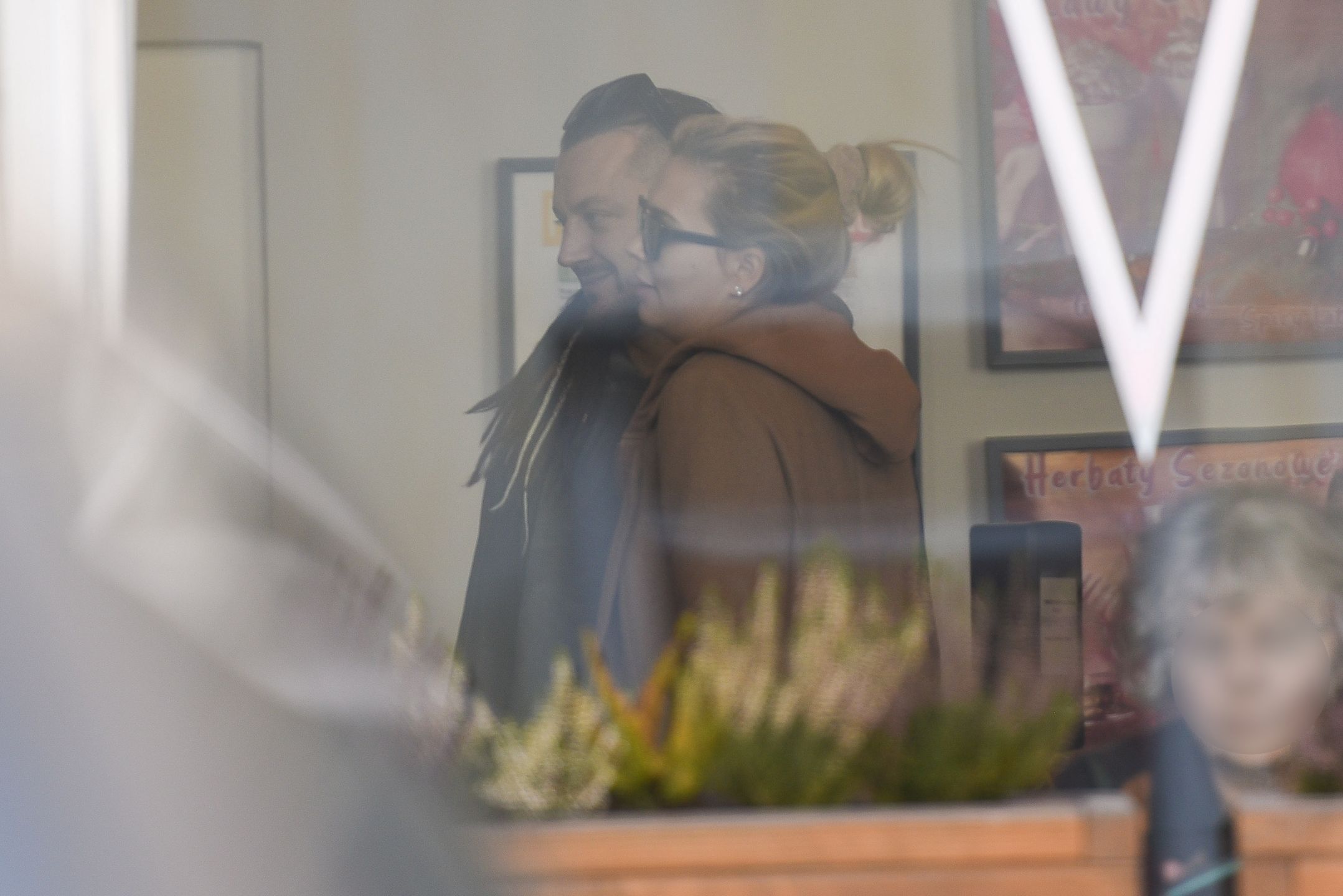 Sandra Kubicka i Baron odwiedzili warszawską ciastkarnię