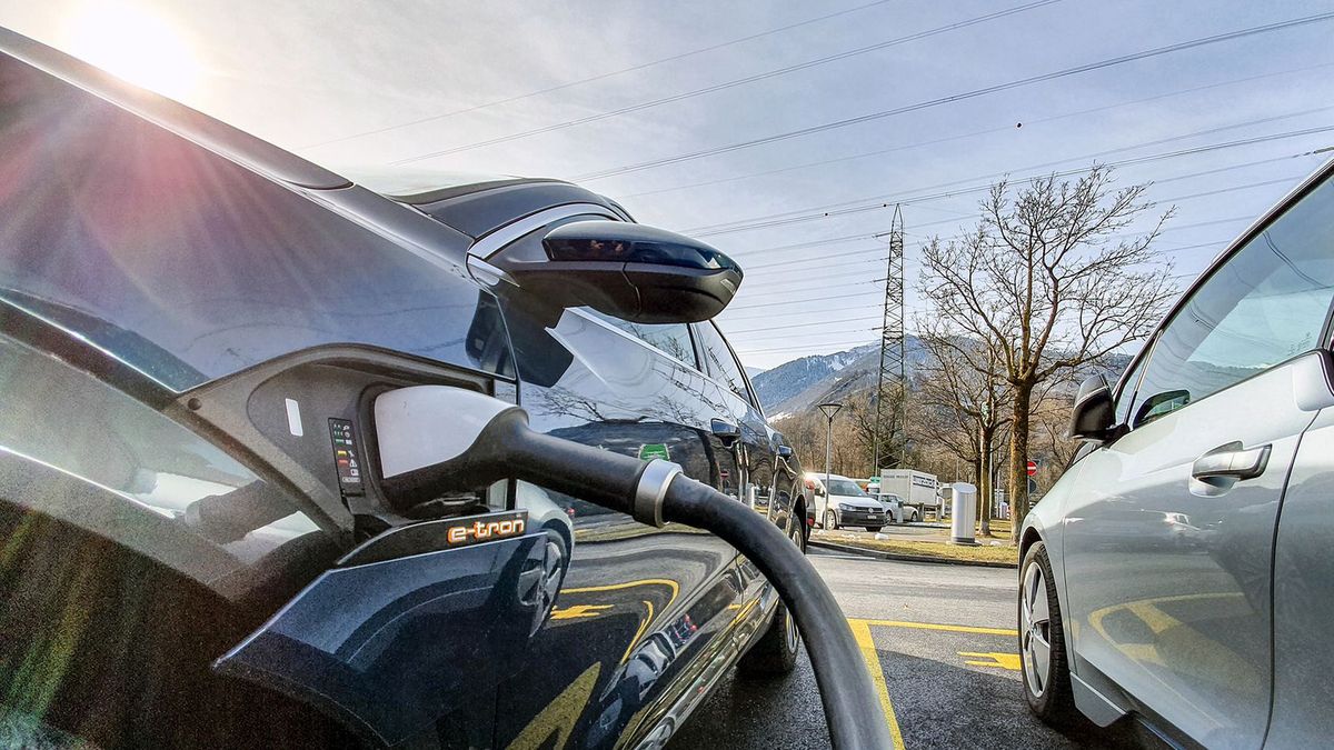 ładowanie, samochód elektryczny, audi e-tron