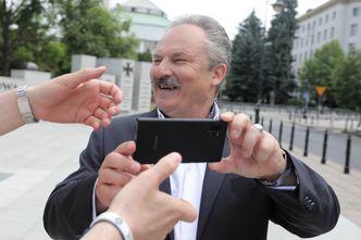 Kontrowersyjny biznesmen wraca do Sejmu. Wylewali jego piwo za homofobiczne słowa