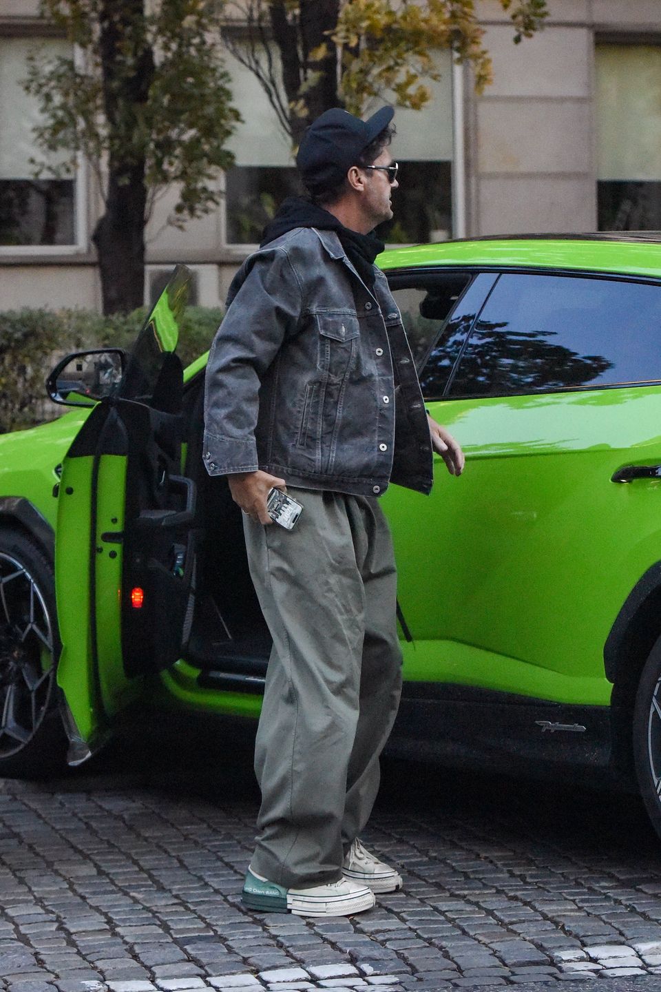 Kuba Wojewódzki wysiada z lamborghini