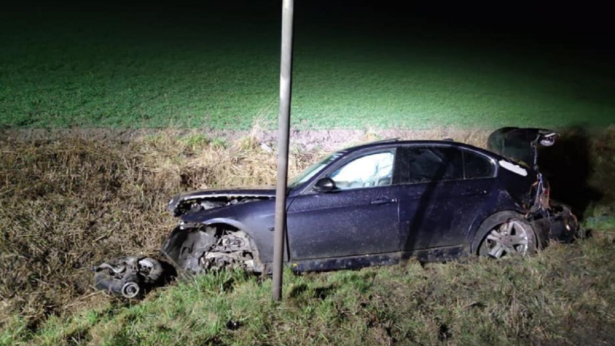 Pijany 17-latek wjechał do rowu.