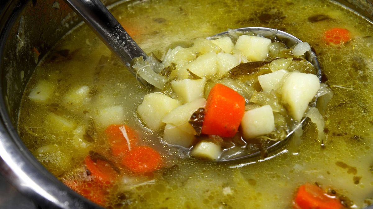 Sekret smaku: zupa ogórkowa z masłem