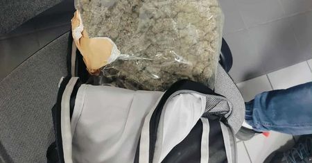 Wpadł, bo pił piwo na ulicy. W plecaku miał ponad kilogram narkotyków!