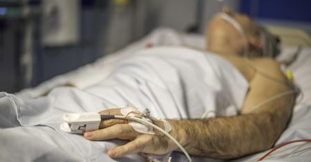 Jeden z najbardziej zakaźnych wirusów. Atakuje drogi oddechowe