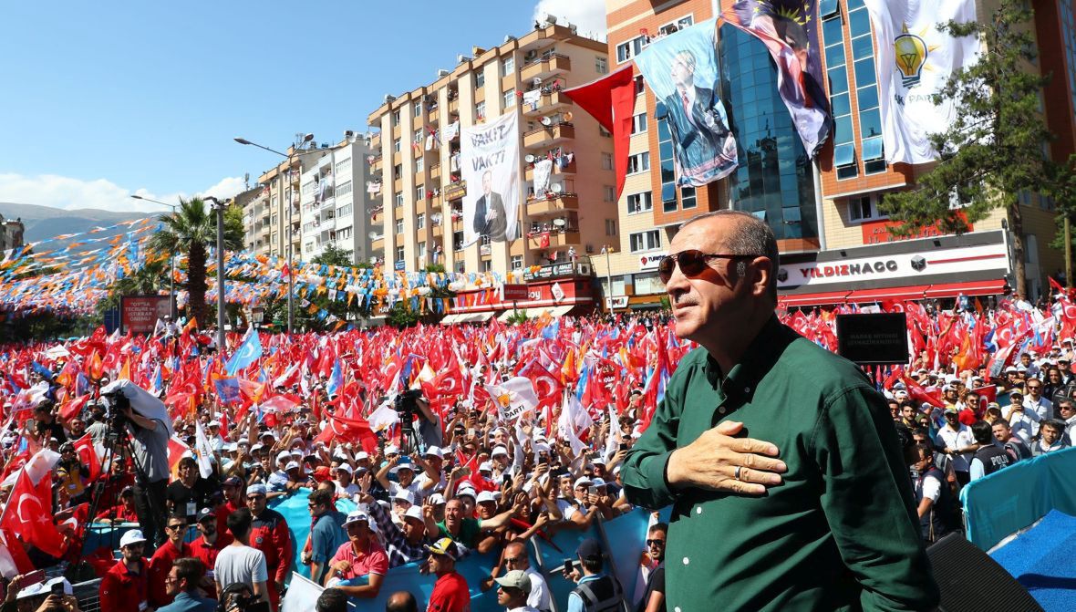 Recep Tayyip Erdogan na wiecu wyborczym swojej partii AKP w miejscowości Kahramanmaras. Rok 2018