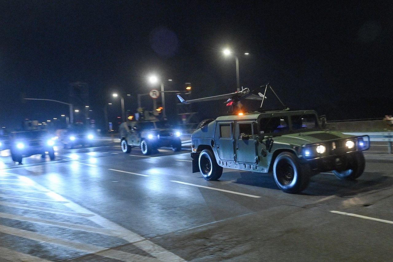 Warszawa: Defilada coraz bliżej. W nocy odbyły się próby wojskowe na Wisłostradzie
