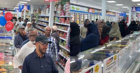 Nagranie z supermarketu obiegło internet. Dwie kolejki, kobiety po jednej stronie