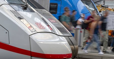 Pożar na linii Kolonia-Düsseldorf. Służby podejrzewają sabotaż
