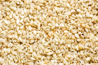 Salmonella w sezamie. Może wywołać zatrucie pokarmowe. GIS wydał komunikat