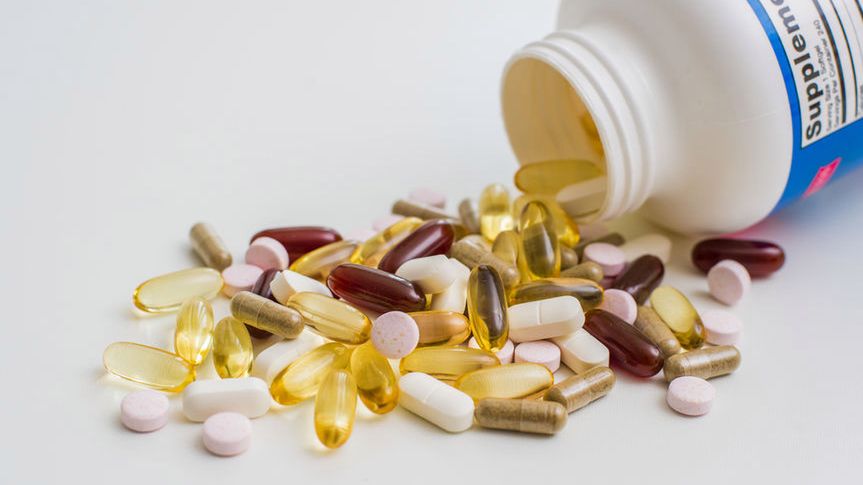 Przedawkowanie witamin, czyli hiperwitaminoza to sytuacja bardzo niekorzystna dla organizmu.