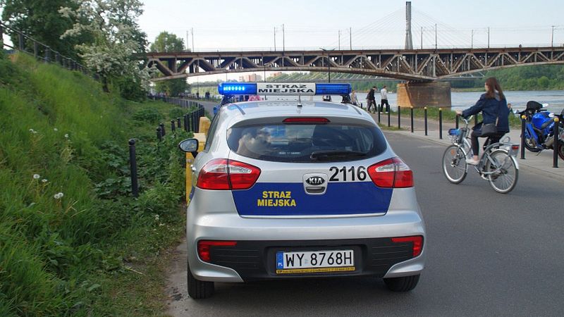 Warszawa. Dziewczynka zgubiła swoją mamę i siostrę
