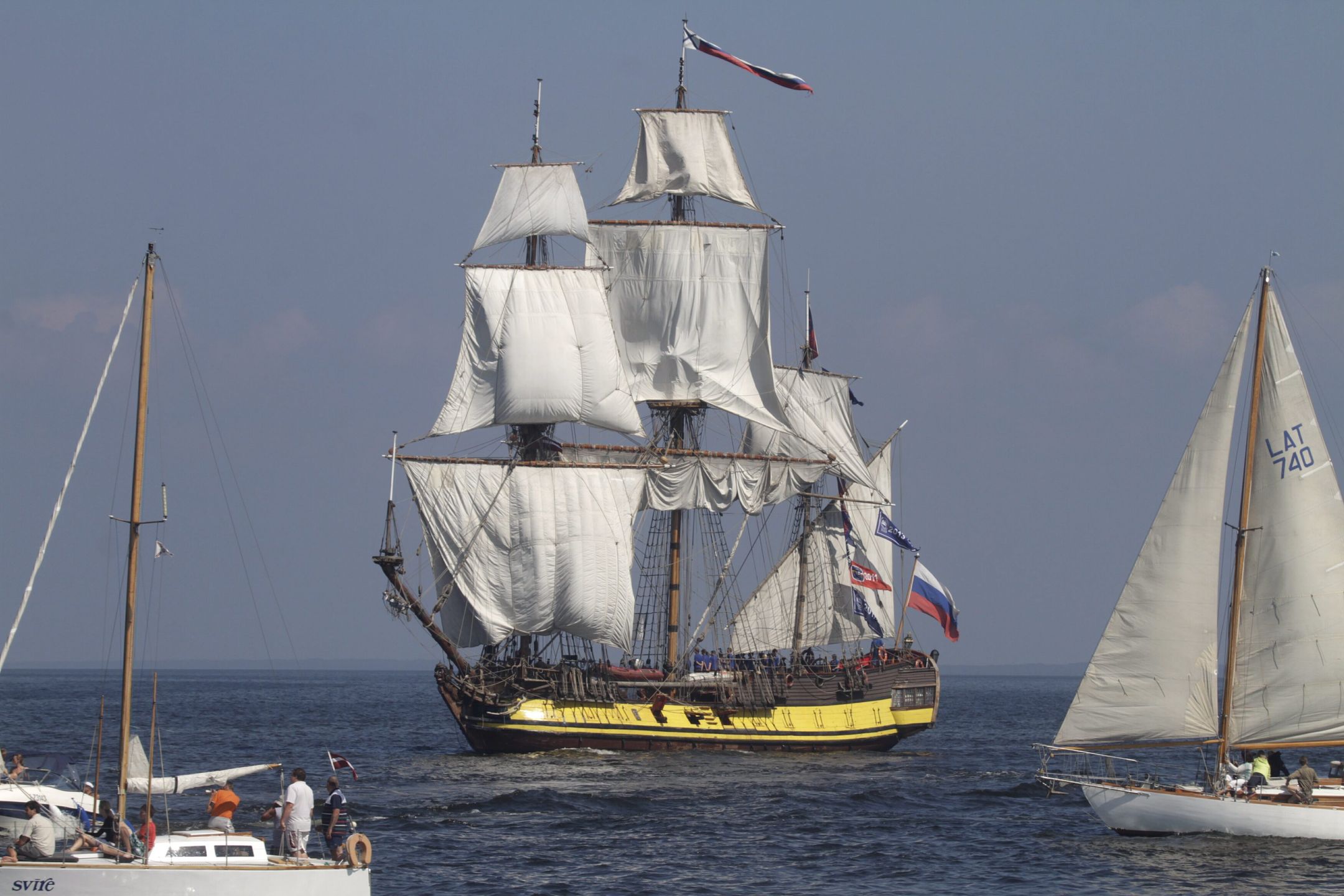 Tall Ships Race 2013
epa03805692 Russian frigate Shtandart (C) during the Tall Ships Race 2013 parade in Riga, Latvia 28 July 2013. Riga hosted the Tall Ships Races fleet from 25 - 28 July 2013. The event finished with Parade of Sail on 28 July when the fleet will leave Riga port to race to Szczecin, Poland.  EPA/VALDA KALNINA LATVIA OUT/LITHUANIA OUT/ESTONIA OUT 
Dostawca: PAP/EPA.
VALDA KALNINA