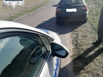 Kolonia Rozniszew: Pił w lesie, żeby żona nie widziała. Został zatrzymany, gdy wracał autem do domu