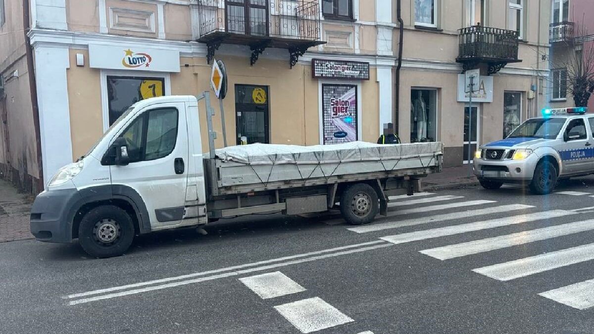 Samochód dostawczy potrącił pieszego