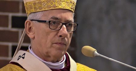Tuszował pedofilię. Abp Skworc przeprosił wiernych w ostatnim liście