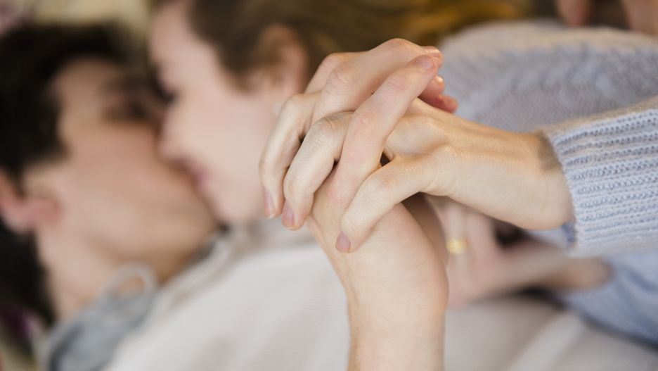 Couple holding hands while kissing
Jamie Grill
love, romance, embrace, kiss, affectionate