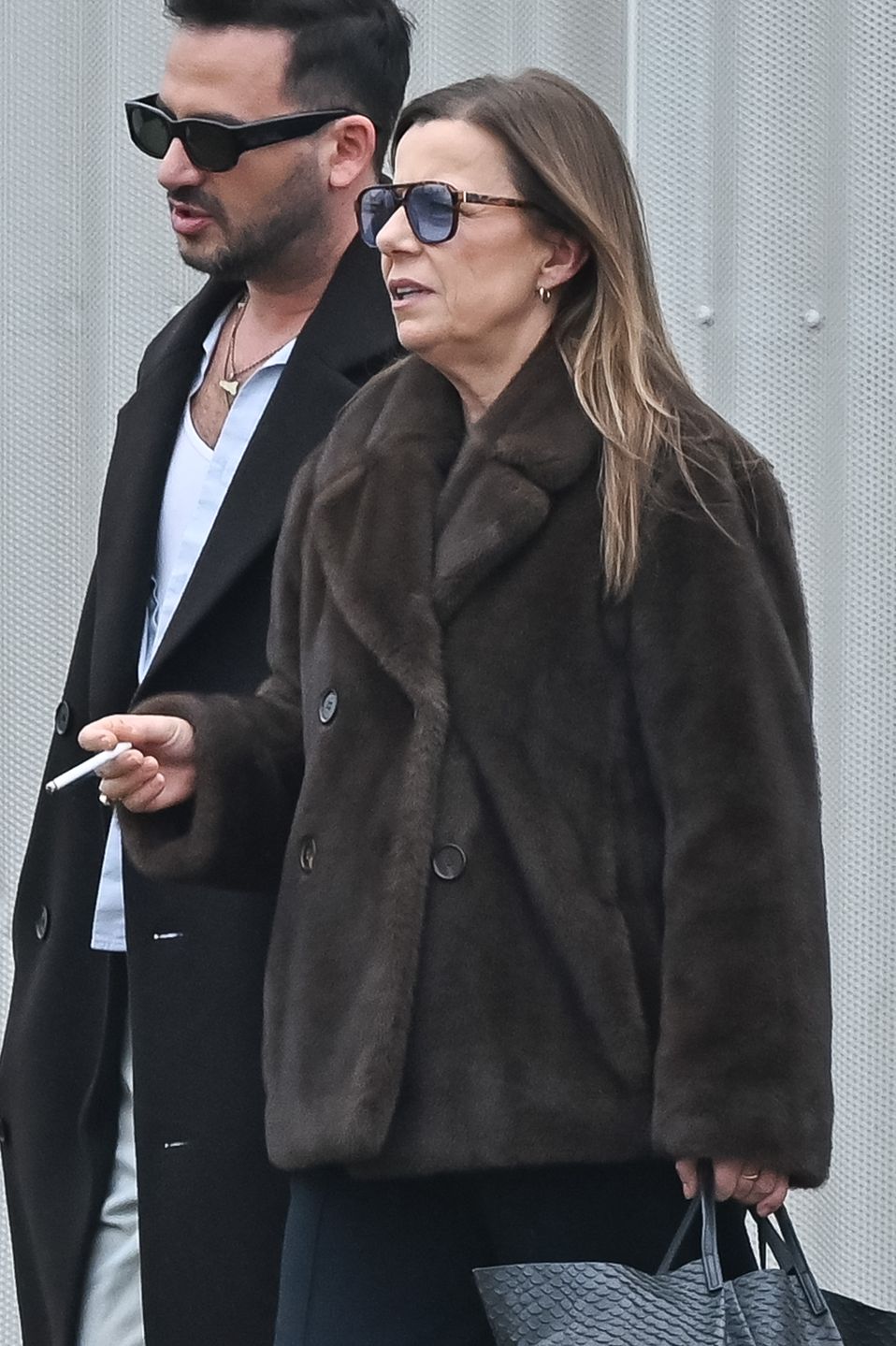 Agata Kulesza z papierosem