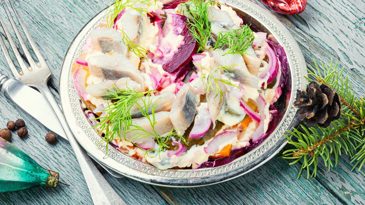 Śledzie to ulubiona przystawka nie tylko na świątecznym stole.  