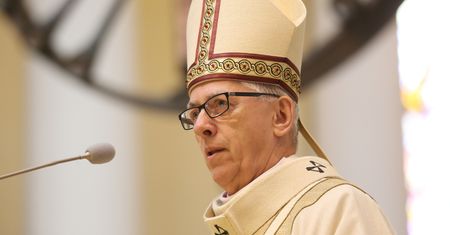 Abp Skworc w Piekarach ostro o łamaniu zakazu handlu w niedziele. "To nie są siewcy pokoju". Krytykuje Kaufland