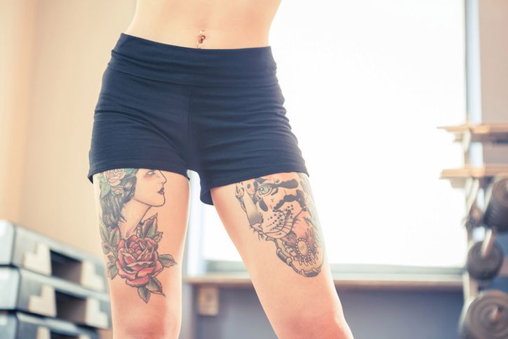 Damskie tatuaże na udzie. Ciekawe wzory i propozycje efektownego tatuażu
