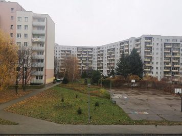 Bloki z wielkiej płyty -  ile osób w nich dziś mieszka? Na pewno nie 12 mln