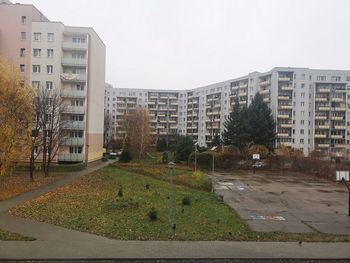 Bloki z wielkiej płyty -  ile osób w nich dziś mieszka? Na pewno nie 12 mln
