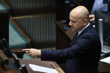 Fikcyjne zatrudnienie Mateckiego. Byli dyrektorzy LP przed sądem