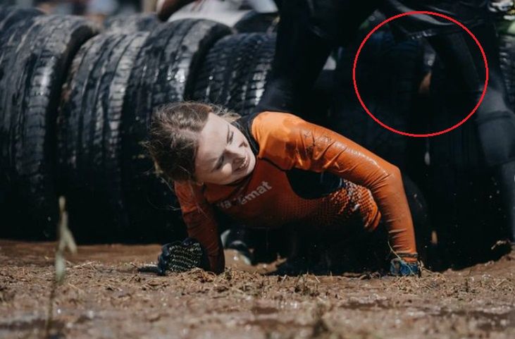 Klaudia podczas Runmageddonu. Czy nad nią to buty Michała? 