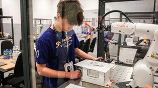 Mielec: Rywalizacja ruszyła. Trwa konkurs robotyki przemysłowej