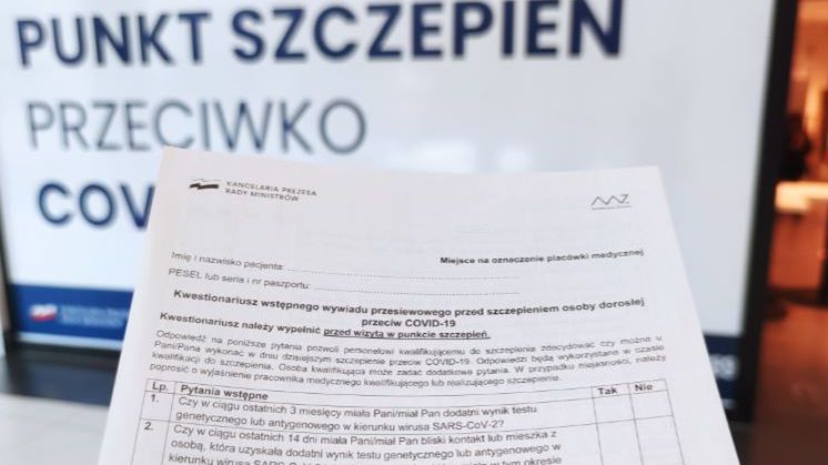 Koronawirus. Pracodawcy mają dostać prawo wysłania niezaszczepionych na bezpłatny urlop