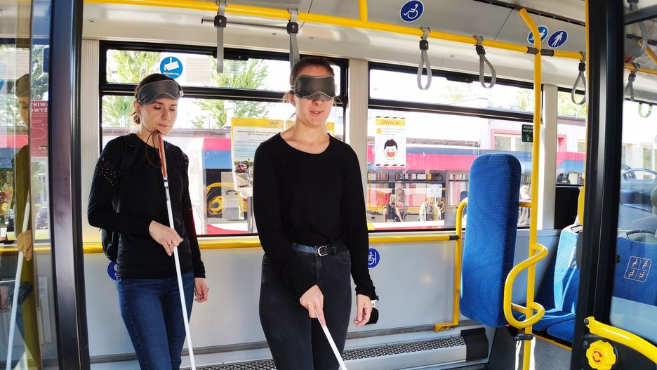 Bielsko-Biała. Instruktorzy szkolili się w korzystaniu z autobusów przez osoby niewidome.