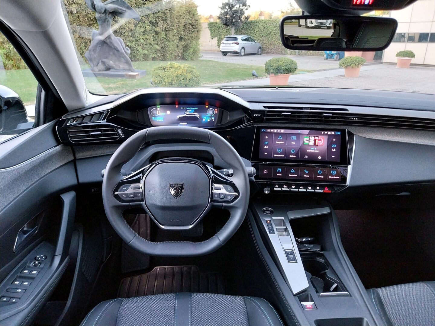 Peugeot E-308