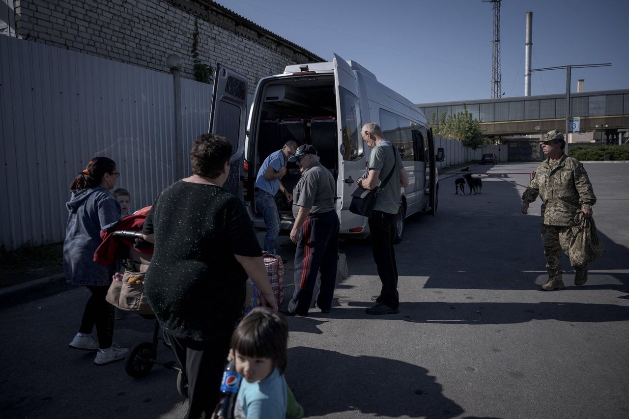 Residents of Ukraine during the evacuation