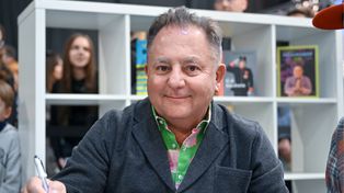 "Fiu, fiu, fiu". Robert Makłowicz wydał nową książkę. Odsłania nieznane fakty ze swojego życia