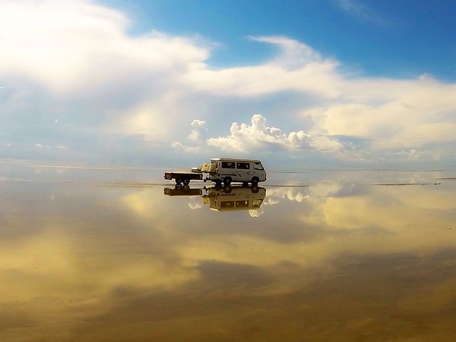 III miejsce wśród amatorów w podkategorii „Nature: Seascapes” zajęła Marta Adamowska, za zdjęcie „Nomads”. Pokazuje ono samochód typu camper, umiejscowiony pośród odbijającej niebo tafli wody.