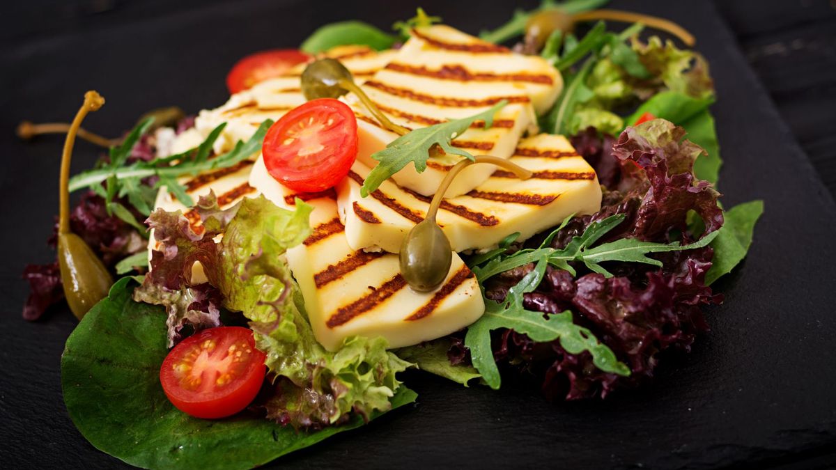 Ser halloumi to lekko słony ser, pochodzący z Cypru.