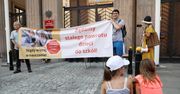 Koronawirus. Strajk rodziców przed MEN. "Fakty są takie, że nie ma żadnej pandemii"