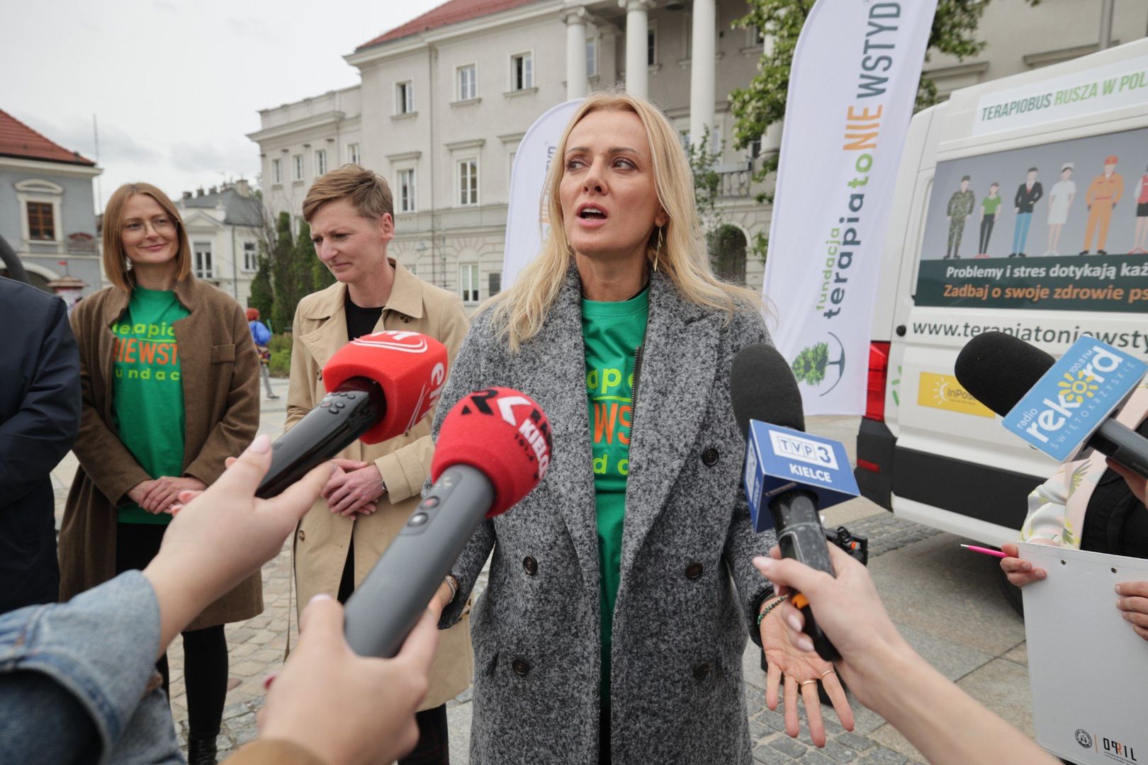 – Kochani, zdrowie psychiczne to numer jeden w naszym życiu. Dziś mamy dostęp do wielu rzeczy, ale bardzo mały dostęp do samych siebie. Żyjemy w świecie, który nieustannie biegnie, martwi się, myśli o przeszłości albo przyszłości –zaznaczała Anna Węgrzyn, prezes fundacji &#34;Terapia to nie wstyd&#34;.
