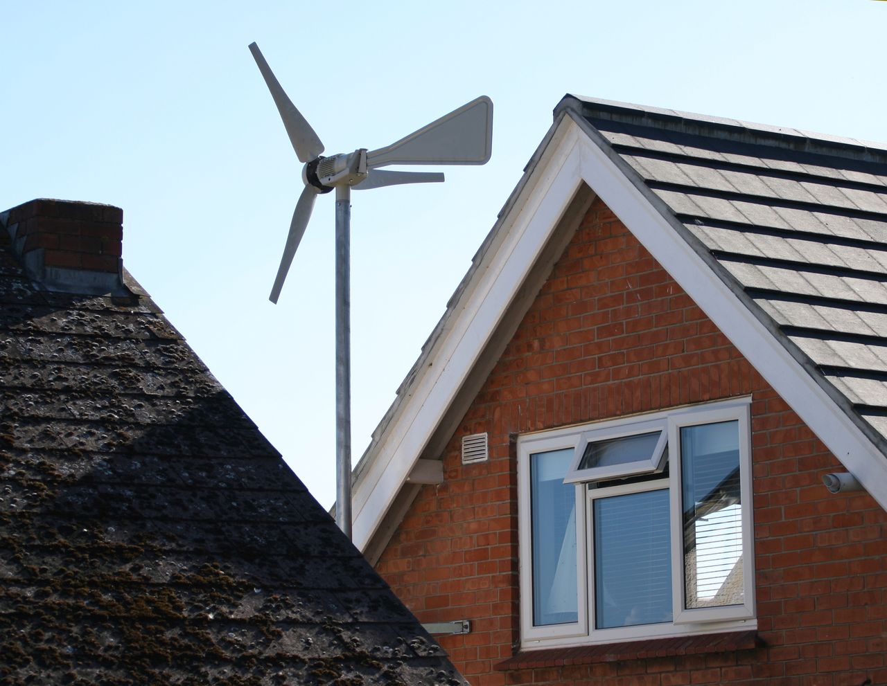 Fotowoltaika czy turbiny wiatrowe – co się bardziej opłaca?