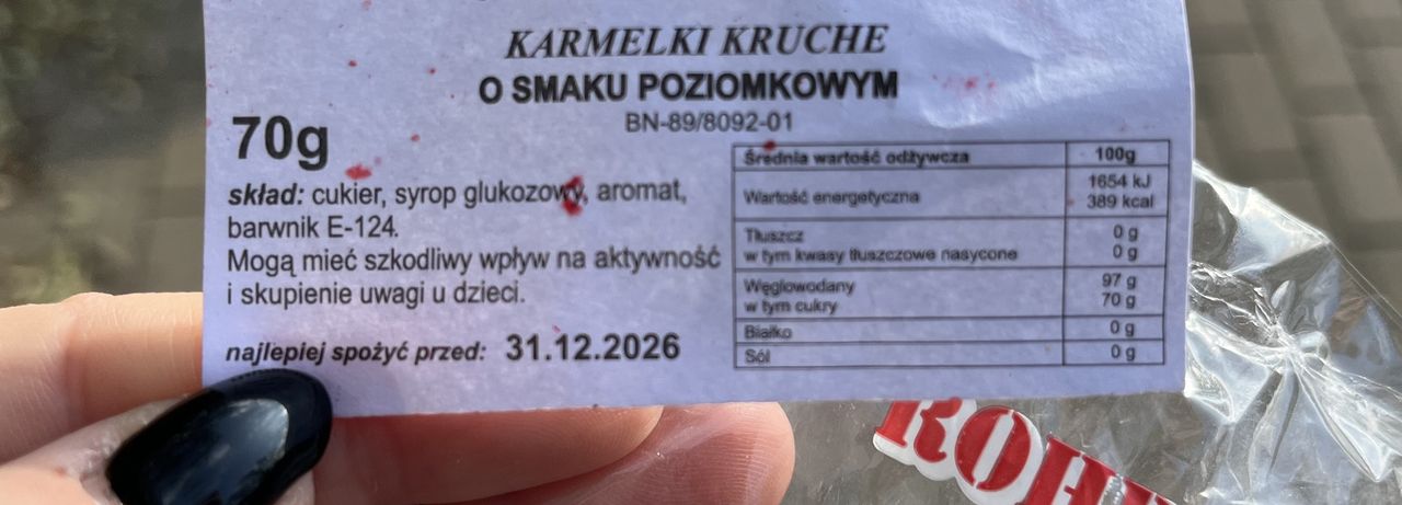 Skład karmelków kruchych o smaku poziomkowym