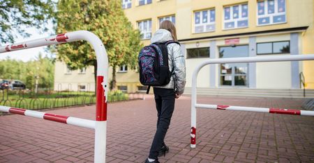 Warszawa. Szkoła w kratkę. Rekomendacje ratusza w sprawie hybrydowej nauki