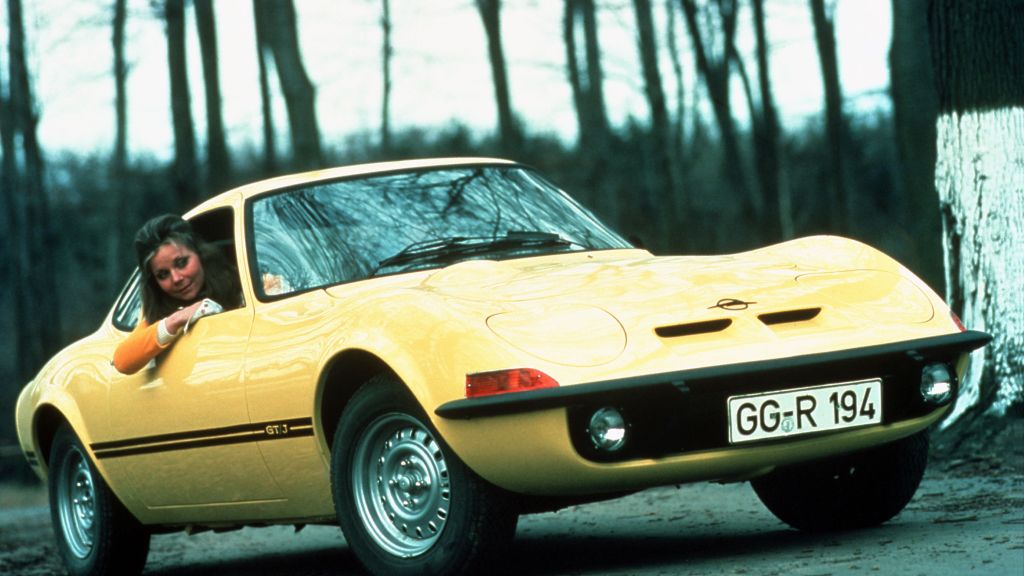 Opel GT był nazywany małą corvettą. Łatwo zrozumieć dlaczego.