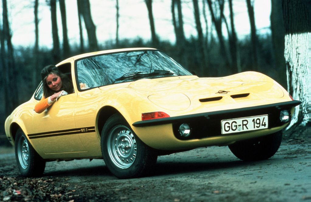 Opel GT był nazywany małą corvettą. Łatwo zrozumieć dlaczego.