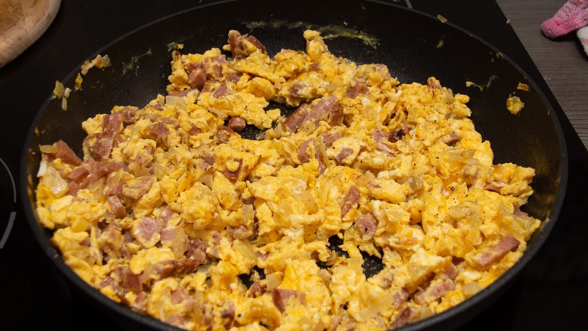 Jajecznica po pomorsku.