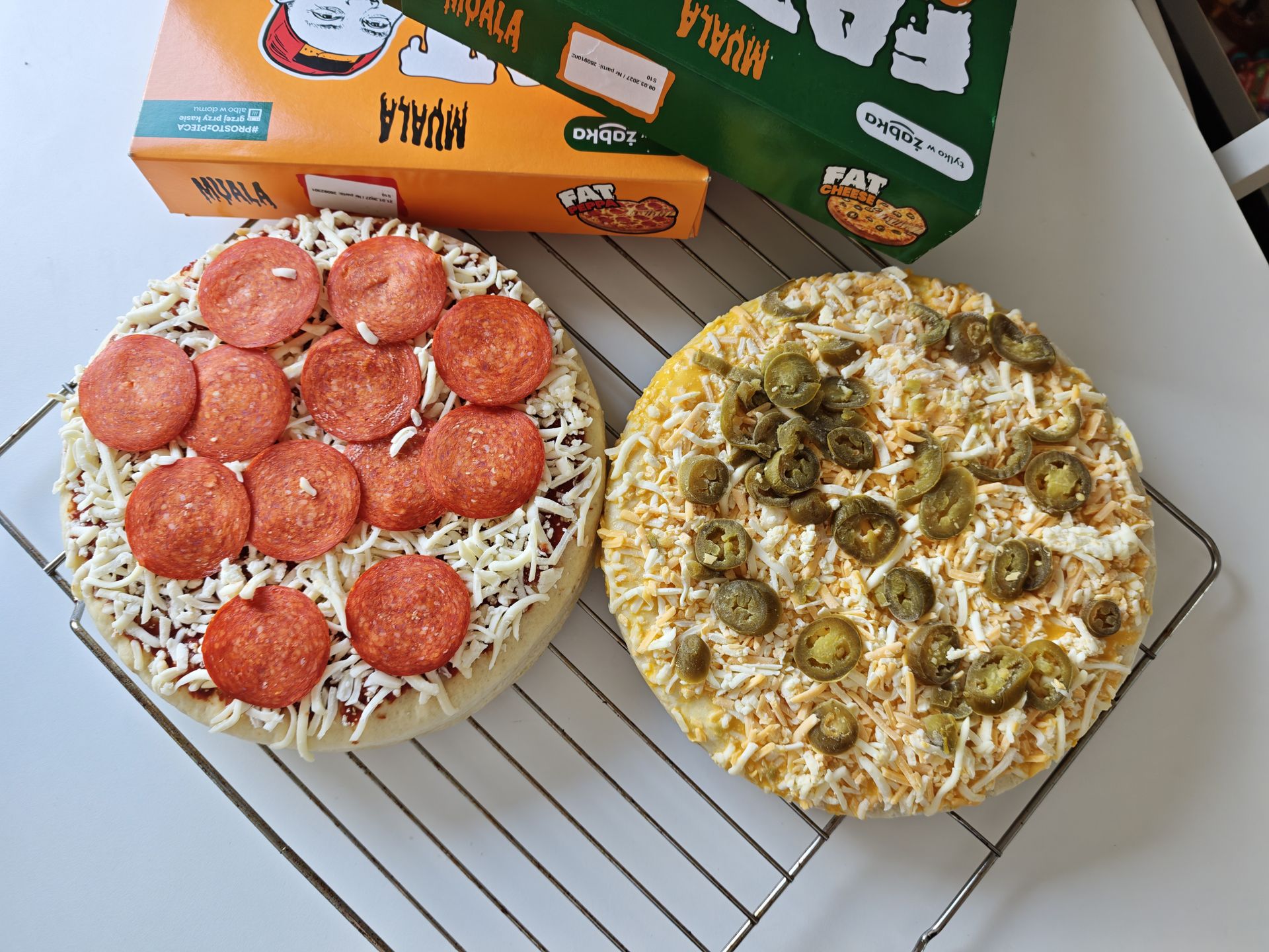 Pizza przed upieczeniem