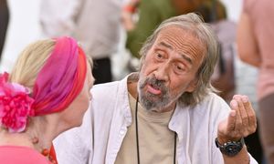 On miał 25 lat, ona 47. "Nie miała dzieci, więc przybrała mnie za syna"