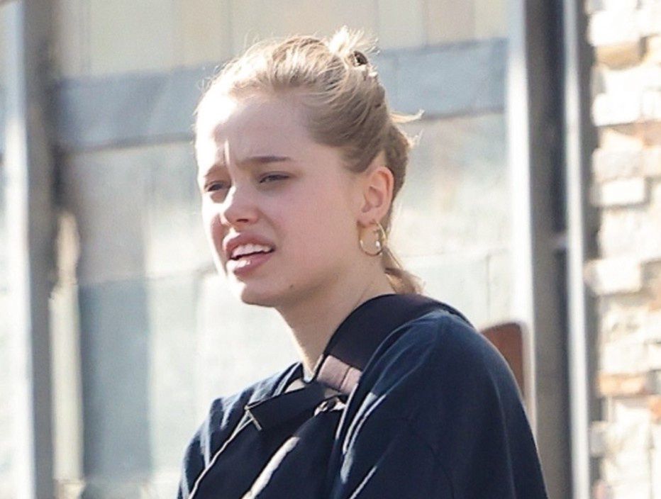 Naturalna Shiloh Jolie Pitt pędzi na lekcje tańca
