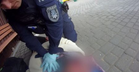 39-latka leżała na ławce. Skandaliczne zachowanie ludzi
