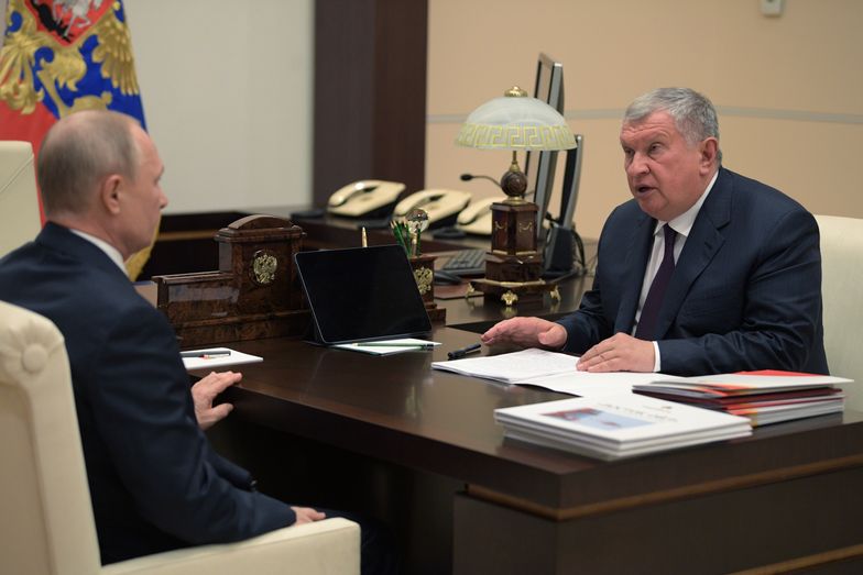 MOSCOW REGION, RUSSIA - MAY 12, 2020: Russia's President Vladimir Putin (L) and Rosneft CEO Igor Sechin during a meeting at Novo-Ogarevo residence. Alexei Druzhinin/Russian Presidential Press and Information Office/TASS (Photo by Alexei Druzhinin\TASS via Getty Images)